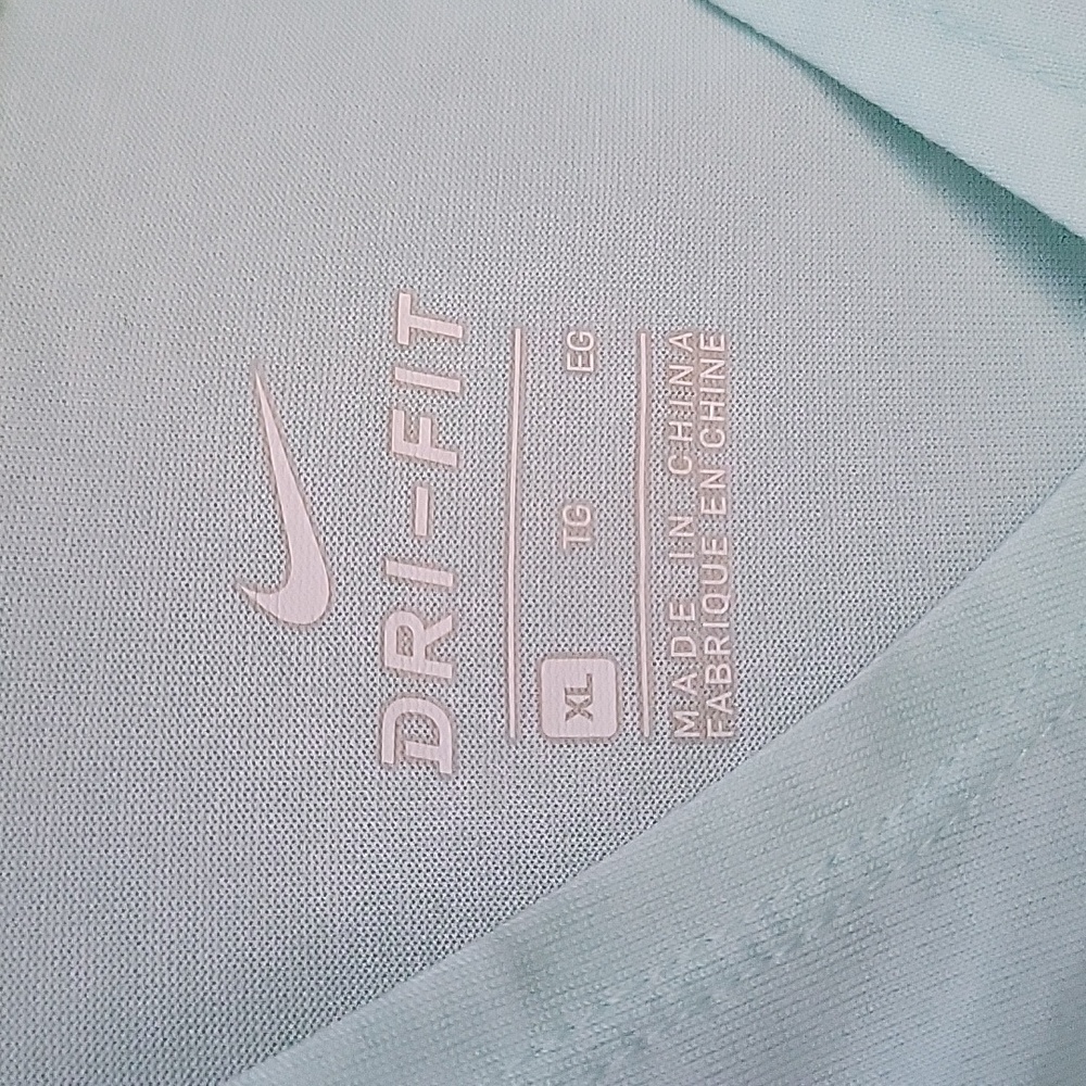 Nike Dri-Fit Performance Hoodie - Picture 16 of 17